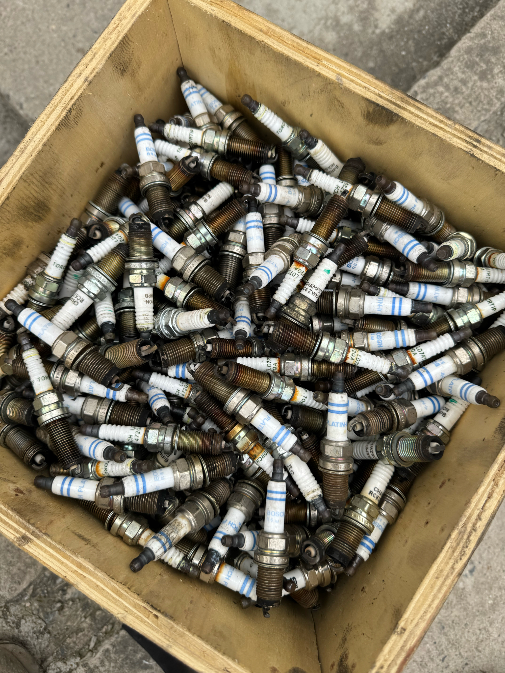 旧火花塞回收微信(旧的火花塞有人回收吗)